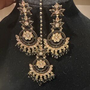 Gold and Black Floral Set - Women Jewelry earrings and Tika